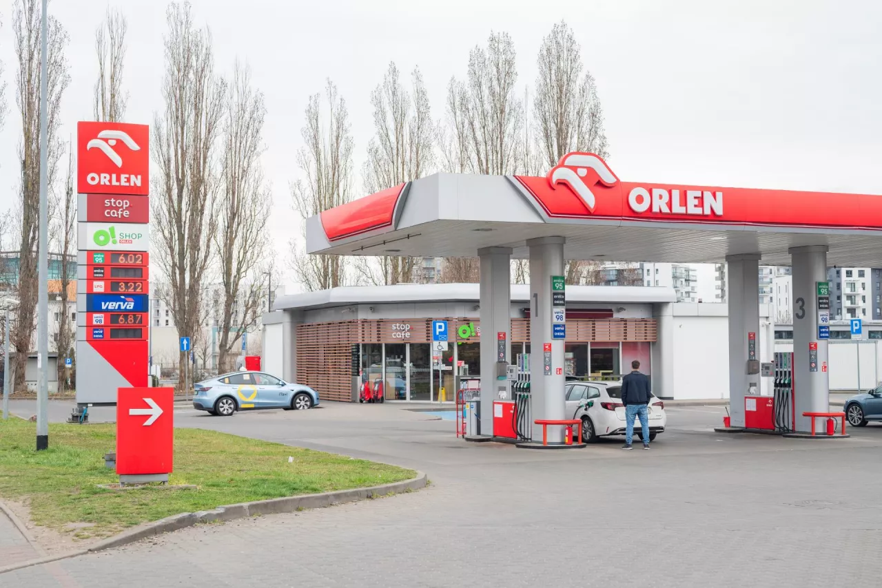 Branża paliwowa straszy, że prohibicja na stacjach paliw może podktręcić inflację (fot. Shutterstock) 
