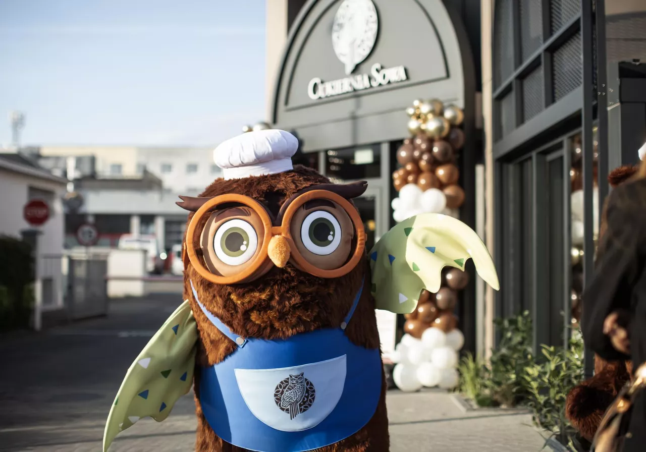 <p>Cukiernia Sowa otworzyła po generalnym remoncie jeden ze swoich najważniejszych lokali w sieci – sklep przy zakładzie produkcyjnym w Bydgoszczy</p>