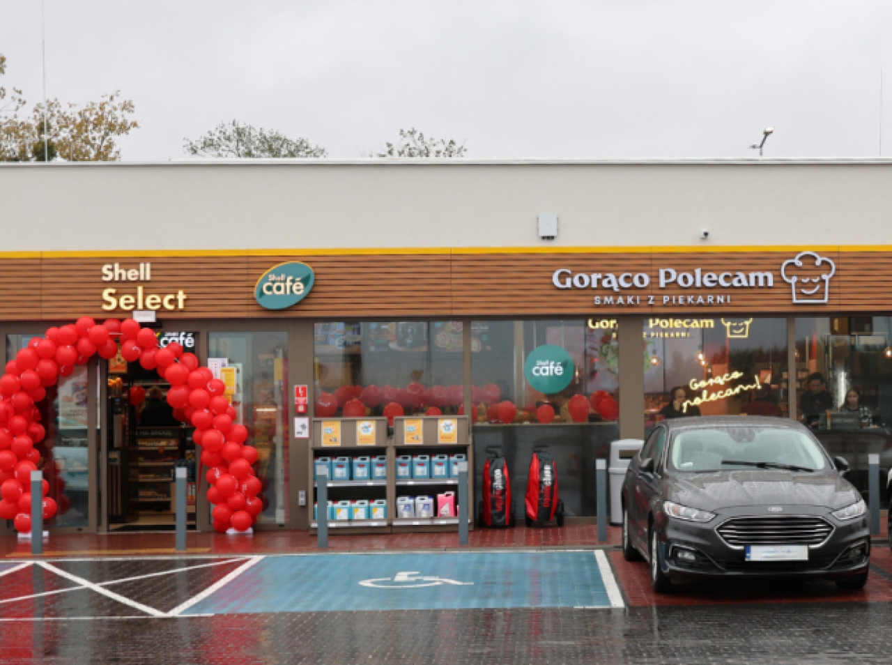 Sieć stacji paliw Shell rozpoczyna strategiczne partnerstwo z piekarnio-kawiarnią Gorąco Polecam. Smaki z piekarni