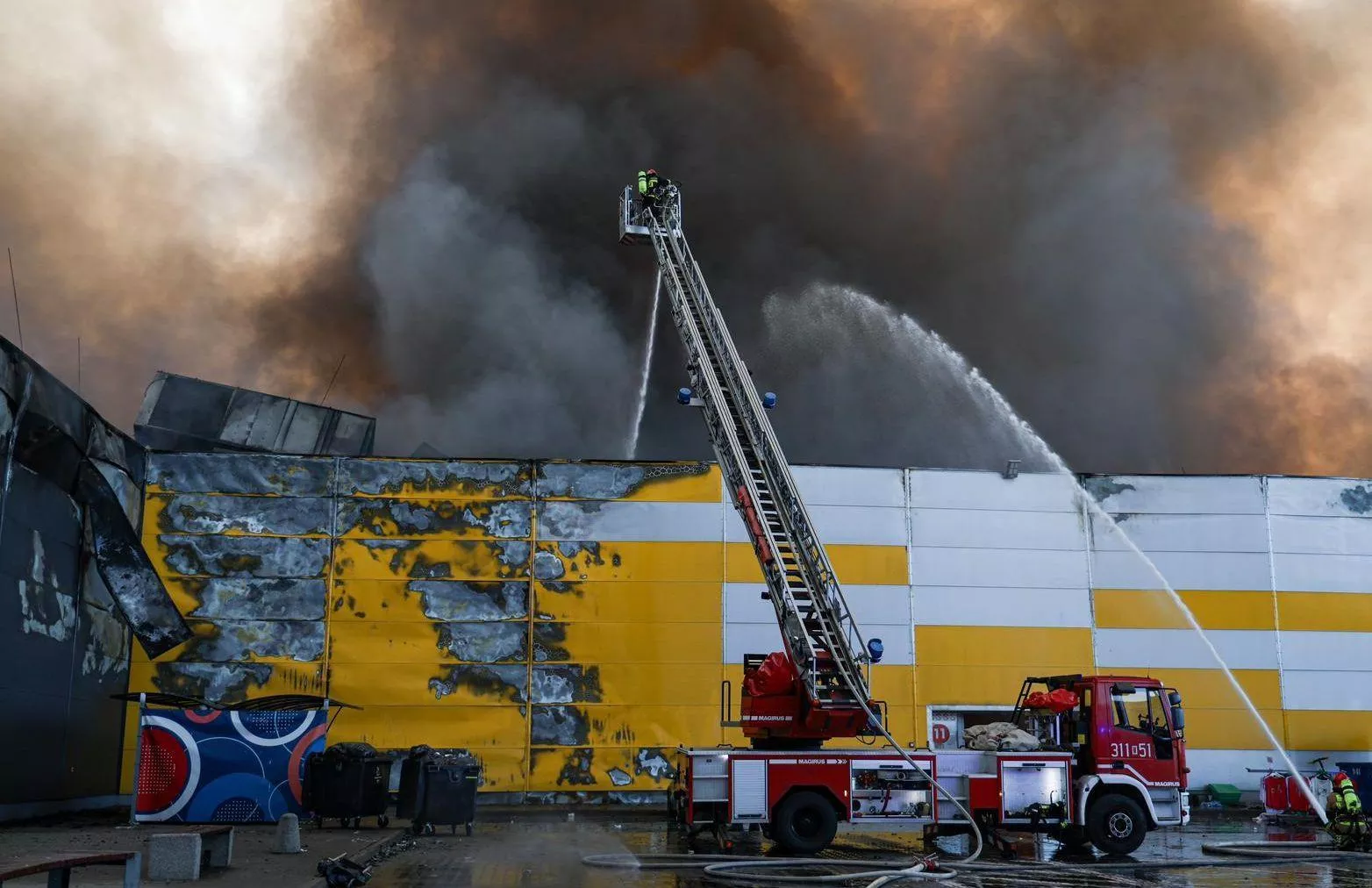 Pożar centrum handlowego Marywilska 44. Jest pierwszy wyrok sądu, trzy osoby skazane