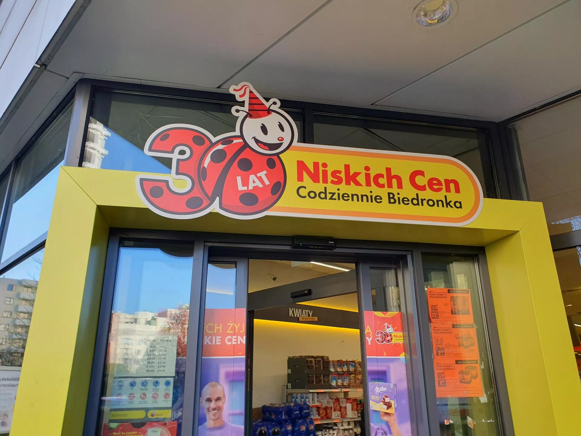 W tym tygodniu zakupy w Biedronce do późna w nocy. Zmiany przed świętami