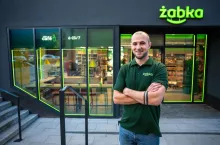 Dmytro Mykhalchuk, franczyzobiorca Żabki w Krakowie (fot. Żabka Polska)