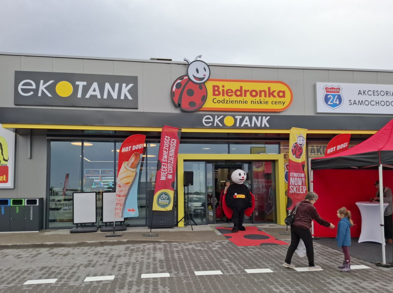 Biedronka otwiera sklepy na stacjach paliw firmy Ekotank