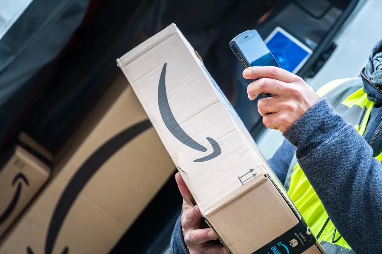 W ostatnim tygodniu października może ruszyć największa fala masowych zwolnień w firmie Amazon (fot. Shutterstock)