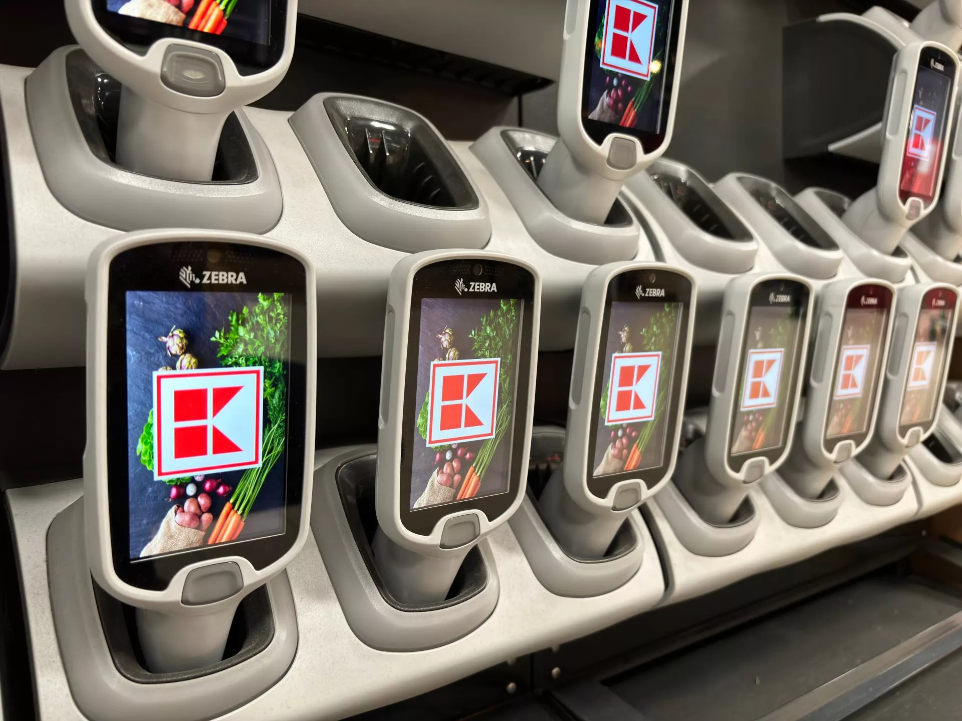 Kaufland rozszerza usługę K-Scan. Z samoobsługowych zakupów można już skorzystać w ponad 200 sklepach