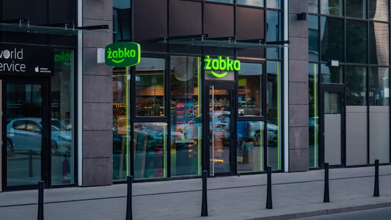 Sklep sieci Żabka (fot. Shutterstock)