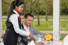 System kaucyjny w restauracji i pubie. Jakie zasady obowiązują gastronomię?