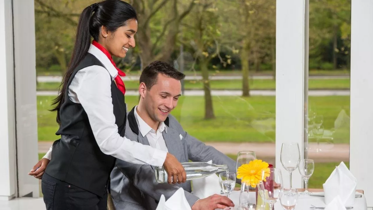 System kaucyjny w restauracji i pubie. Jakie zasady obowiązują gastronomię?