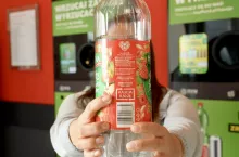Automaty kaucyjne w sklepach sieci kaufland w POlsce. jak działają? jak oddaje się butelki? jak odbiera się kaucję?