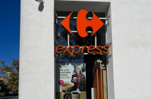 Carrefour Polska inwestuje w rozwój segmentu food-to-go, rozszerzając strategiczną współpracę z Tchibo Coffee Service Polska. Dzięki temu klienci wybranych hipermarketów Carrefour w Polsce mogą napić się świeżo parzonej kawy Tchibo przygotowywanej na miejscu.