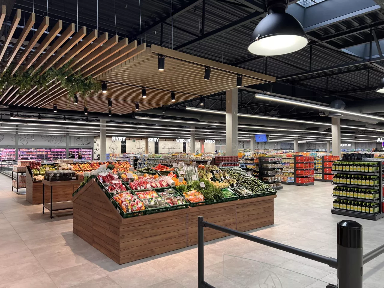 <p>Oferta franczyzowa Auchan jest skierowana do przedsiębiorców już prowadzących sklepy rodzinne, franczyzowe lub własne poszukujących lepszej oferty produktowej i cenowej</p>