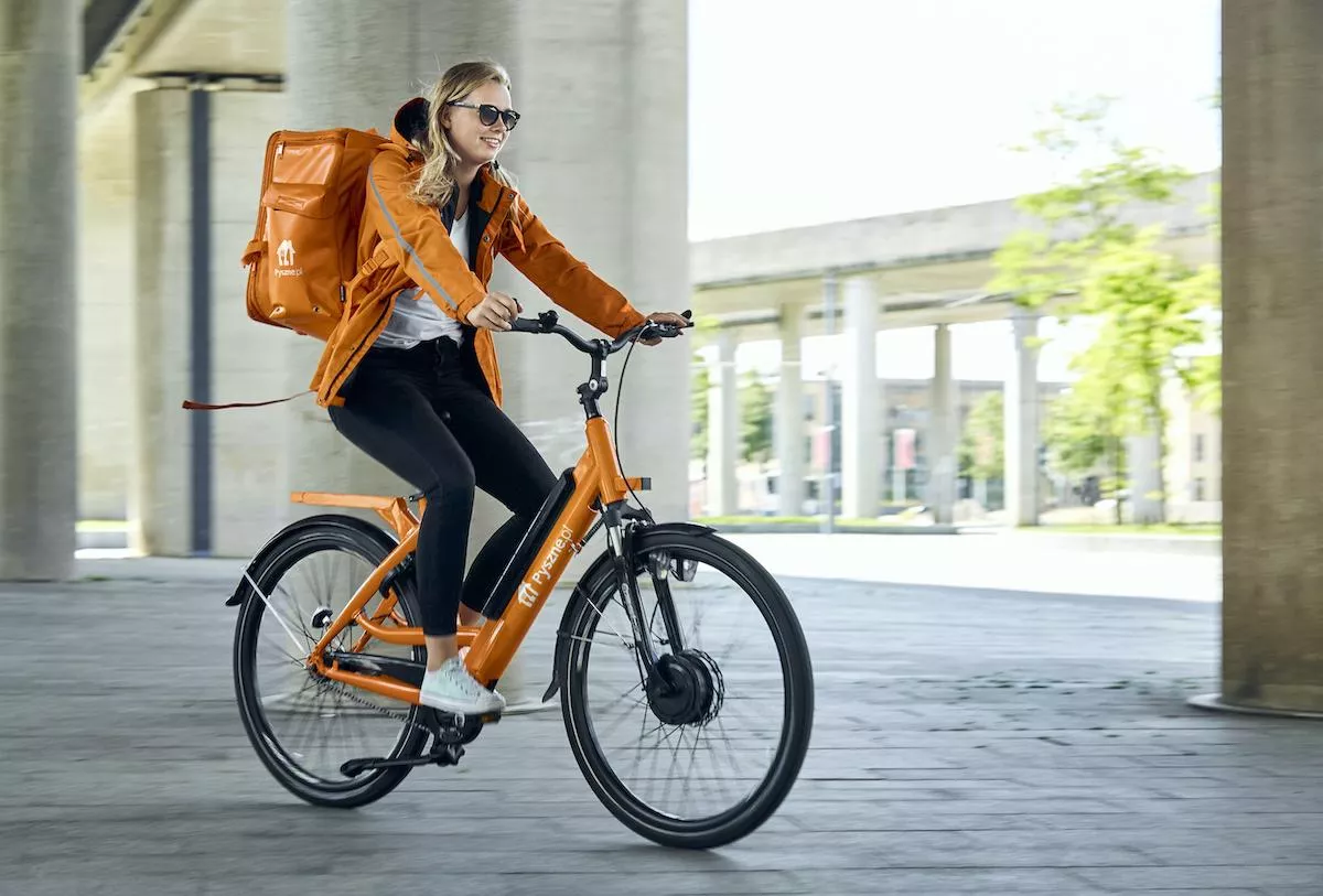 Branża dostaw straszy, iż 80 proc. konsumentów zrezygnuje z zamawiania jedzenia. Koszty mocno w górę