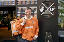 Lukas Podolski nawiązuje współpracę z Pyszne.pl (mat. prasowe)