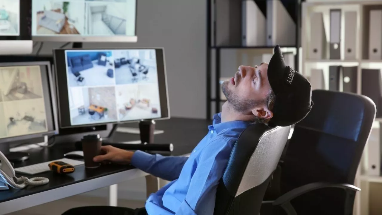 <p>Kamery mogą działać prewencyjnie pod warunkiem, że osoba monitorująca nie będzie spała w czasie pracy</p>