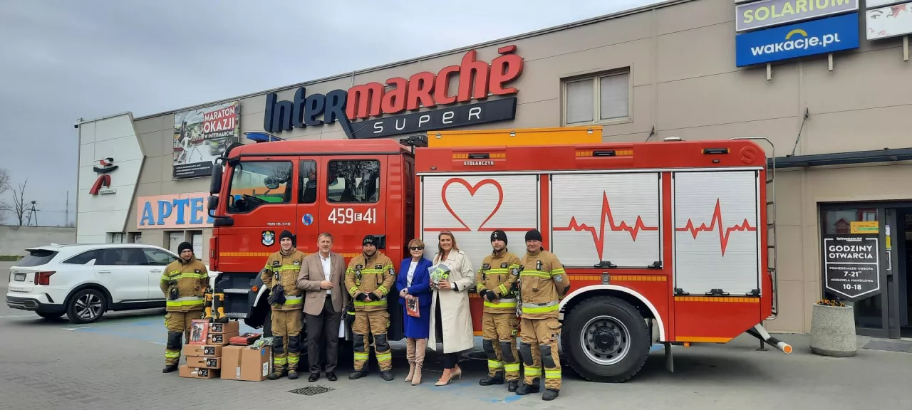 Grupa Muszkieterów przekazała ponad milion złotych strażakom OSP (fot. Grupa Muszkieterów)