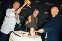 Robert De Niro, Chef Nobu Matsuhisa i Meir Teper spotkali się w Nobu Hotel Warsaw, by celebrować tradycyjną Ceremonię Sake