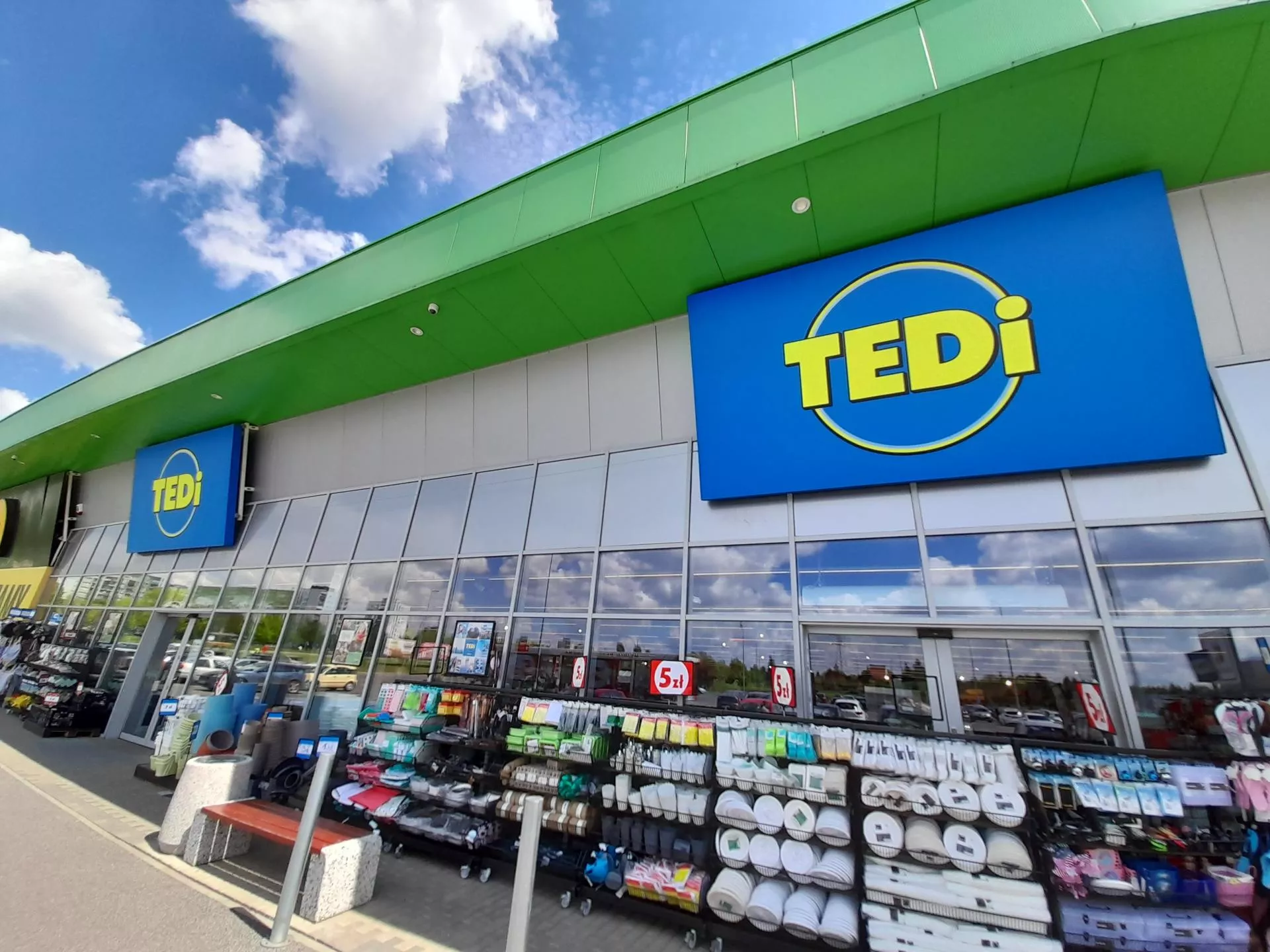 Niemal 40 lokalizacji ze sklepami Lidl, Biedronka, Pepco czy Rossmann na sprzedaż