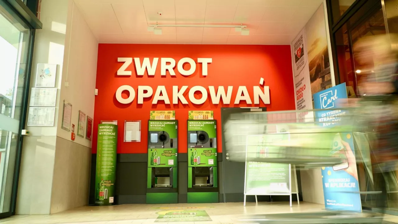 Automaty do zbioru butelek w sklepach Kaufland (fot. Daniel Szbaciuk)