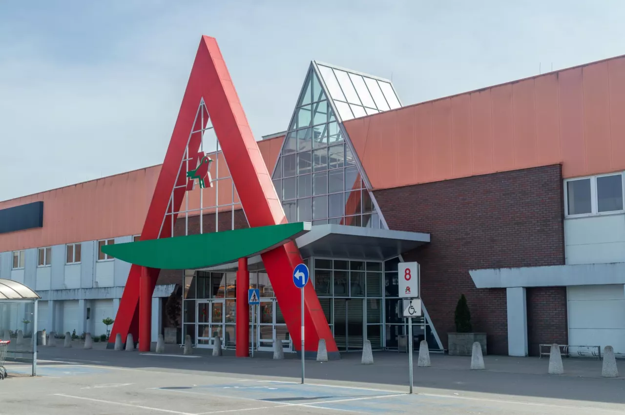 Osiem centrów handlowych Auchan zmienia właściciela (fot. Shutterstock)