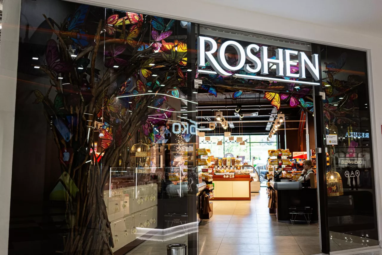 Sklep firmowy marki Roshen w ukraińskim Iwano-Frankiwsku (fot. Shutterstock)