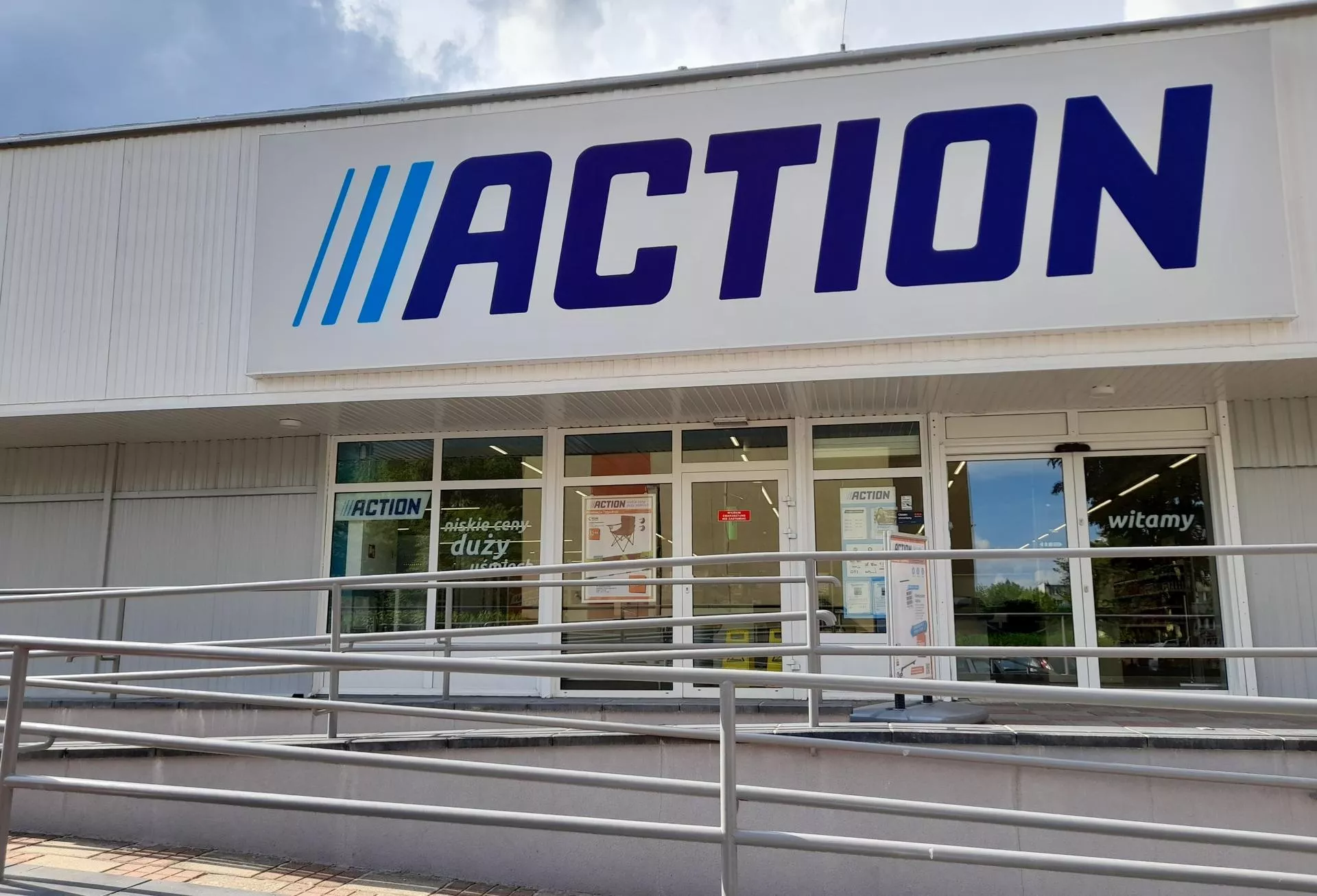 Action przez cały czas rośnie. Sieć otworzy więcej sklepów niż planowała