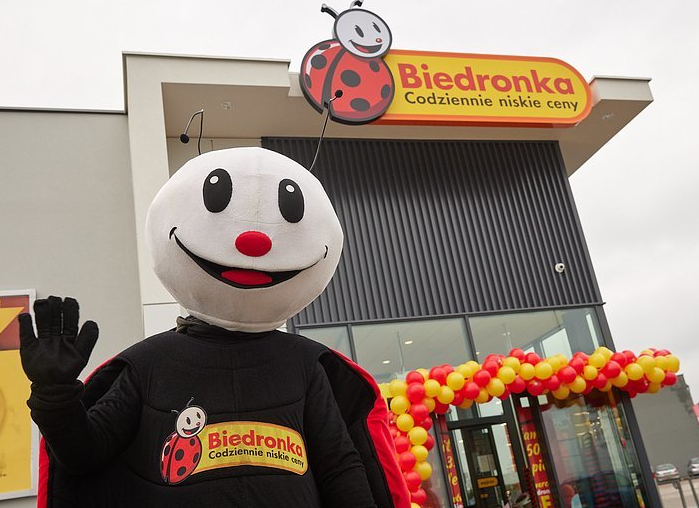 Biedronka rozda pracownikom 120 mln zł na świąteczne premie i benefity. Będą zaskoczeni