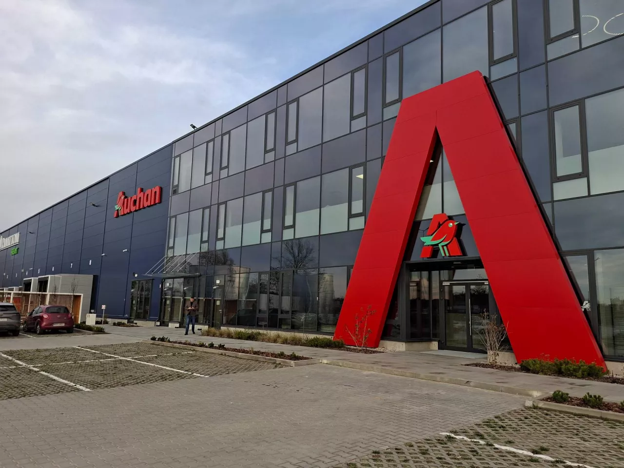 Ultranowoczesne, zrobotyzowane centrum dystrybucyjne Auchan (fot. wiadomoscihandlowe.pl)