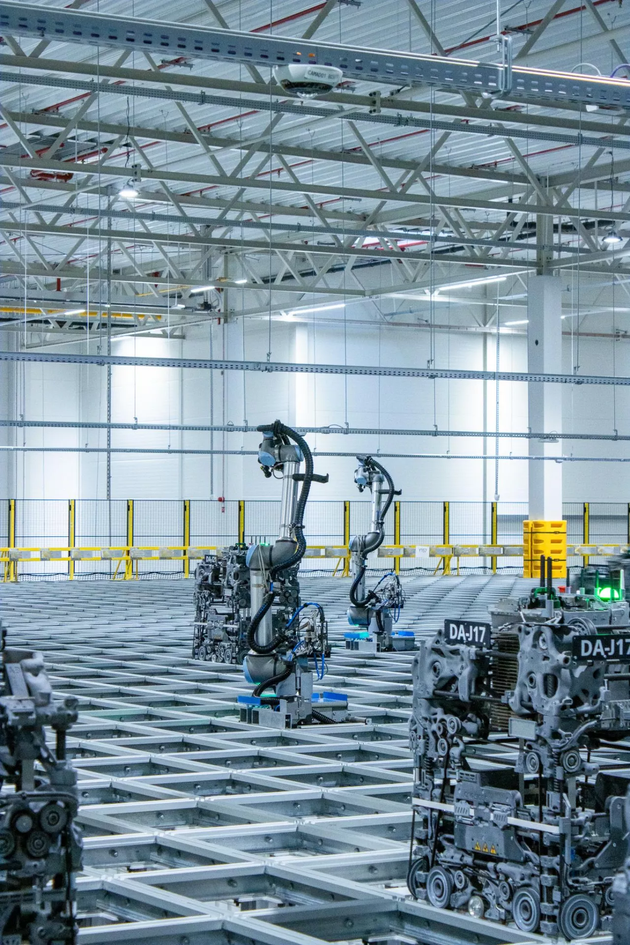 Ultranowoczesne, zrobotyzowane centrum dystrybucyjne Auchan (fot. wiadomoscihandlowe.pl)