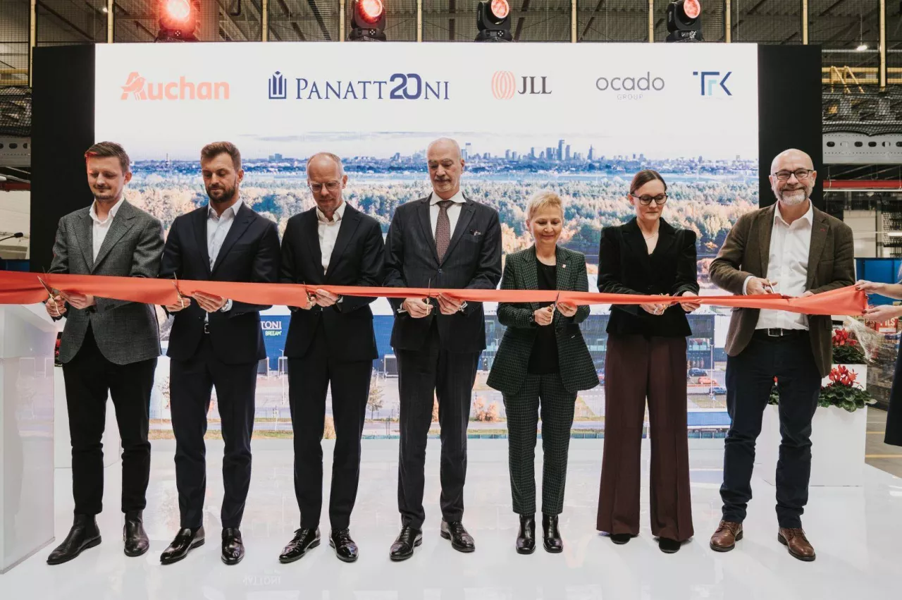 Ultranowoczesne, zrobotyzowane centrum dystrybucyjne Auchan (fot. wiadomoscihandlowe.pl)