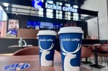 Na zdj. lokal chińskiej sieci Luckin Coffee w malezyjskim Kuala Lumpur (fot. Shutterstock)