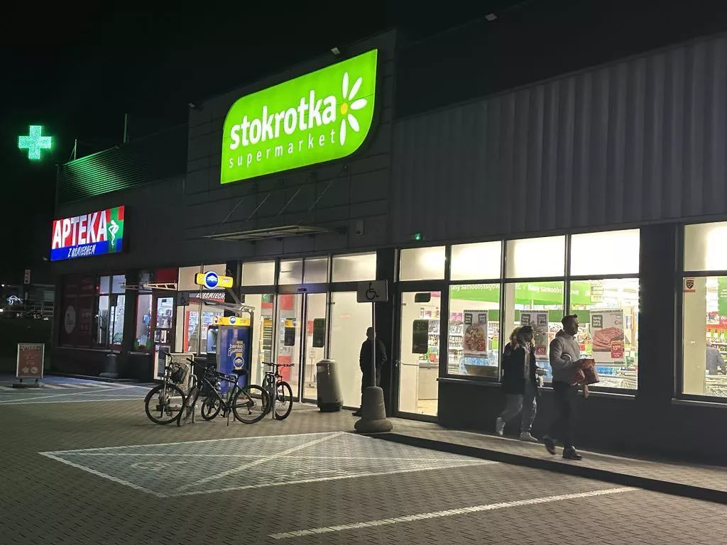 Nowy operator wchodzi do ponad 900 sklepów Stokrotka. Sieć zadowolona