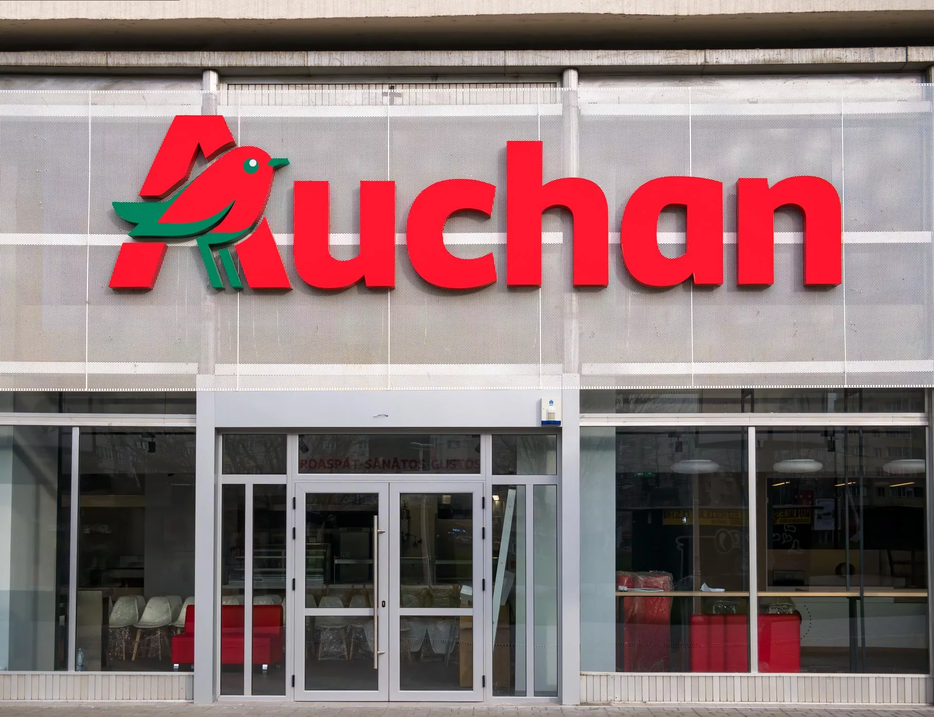 Auchan wchodzi we franczyzę Intermarché. Niemal 300 supermarketów zmieni szyld do końca 2026 r.