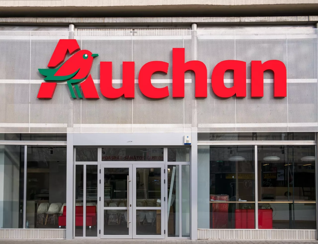 Logo sieci sklepów Auchan (fot. Shutterstock)