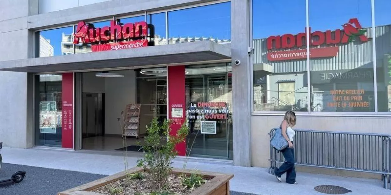 <p>Rewolucja w Auchan. 300 supermarketów we Francji przejdzie na franczyzę Intermarché i Netto (Fot. Auchan)</p>