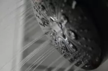 Bateria prysznicowa – jak wybrać idealną do swojej łazienki?