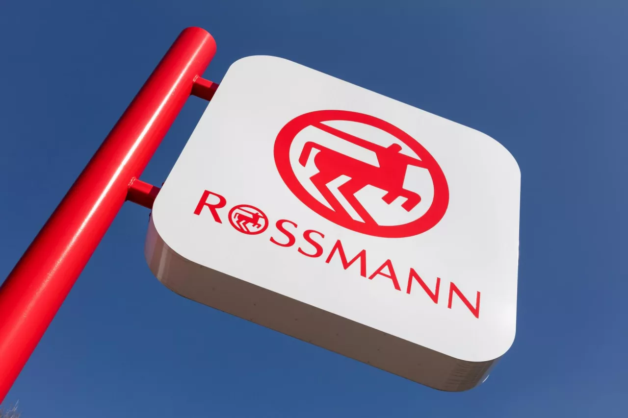 Firmy rzadko chcą wypowiadać się na temat poglądów poszczególnych partii. Rossmann postanowił, że nie będzie milczał (fot. Shutterstock)
