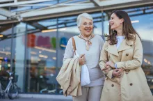 Dojrzali klienci nie reagują na komunikaty marketingowe w stylu „wszystko -70% tylko dziś!” (fot. Shutterstock)