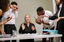 <p>W sklepie, jak w każdej firmie, nie brakuje konfliktów wśród personelu. Jak je rozwiązywać?</p>