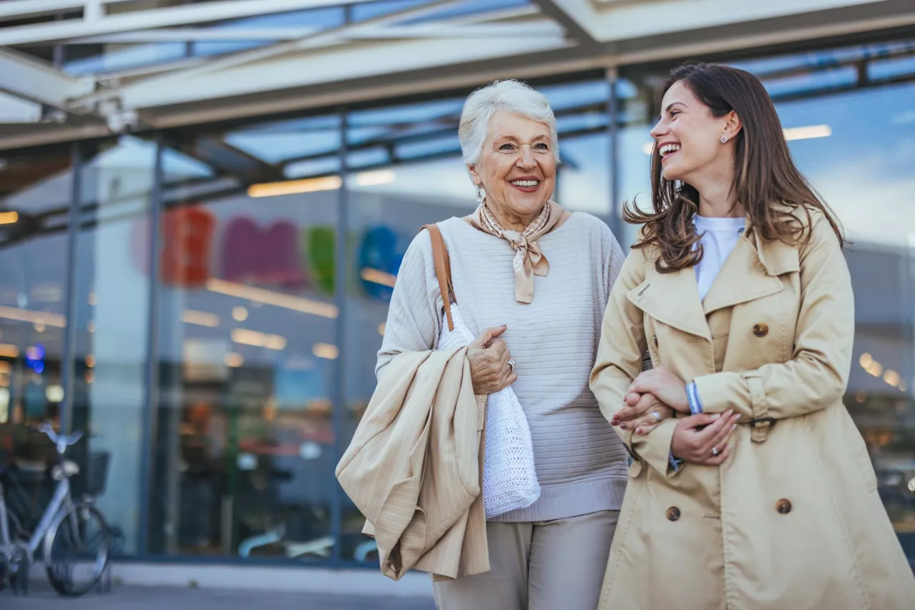 Dojrzali klienci nie reagują na komunikaty marketingowe w stylu „wszystko -70% tylko dziś!” (fot. Shutterstock)