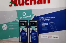 Butelkomaty w sklepie Auchan (fot. Konrad Kaszuba)