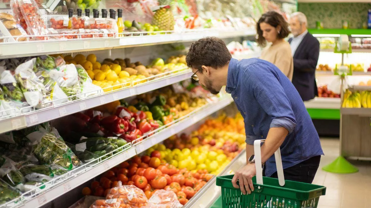 Najlepsze sieci franczyzowe w Polsce. Zobacz ranking EY 2025 (fot. Canva)