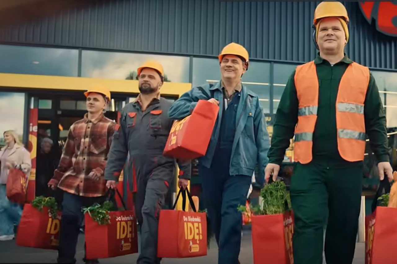 Biedronka jako jedyna z wielkiej czwórki zanotowała spadek liczby unikalnych klientów rok do roku (fot. za YouTube)