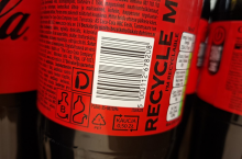 Biedronka sprzedaje już Coca-Colę w butelkach objętych systemem kaucyjnym (fot. wiadomoscihandlowe.pl)