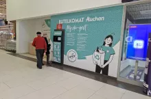 Na zdj. butelkomat w sklepie sieci Auchan/zdjęcie ilustracyjne (fot. wiadomoscihandlowe.pl)