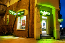 Usługi krawieckie w Żabce – poprawki ubrań online i odbiór w sklepie. Nowy wymiar wygody