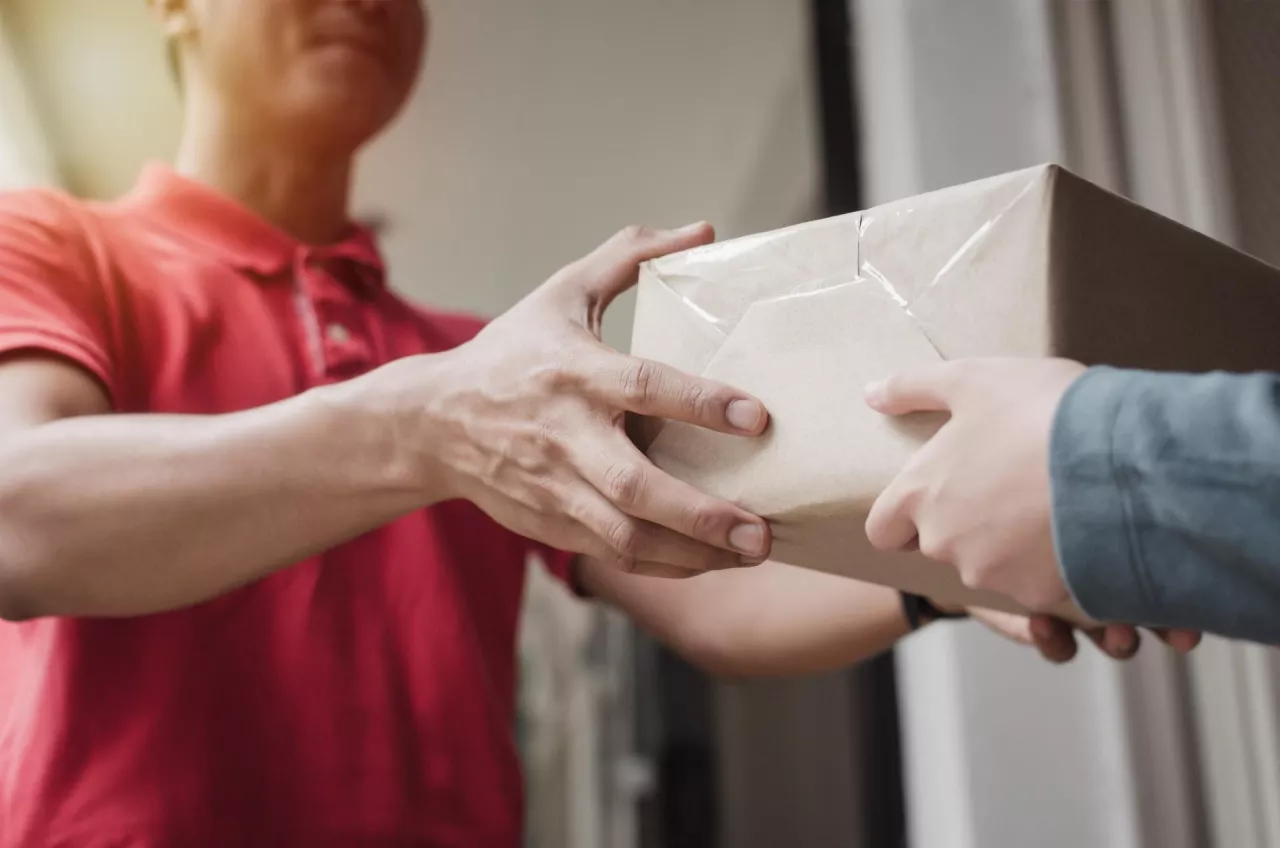 Od Black Friday do miesięcznego maratonu promocji. Jak Black Month zmienia branżę logistyki? (fot. Shutterstock)