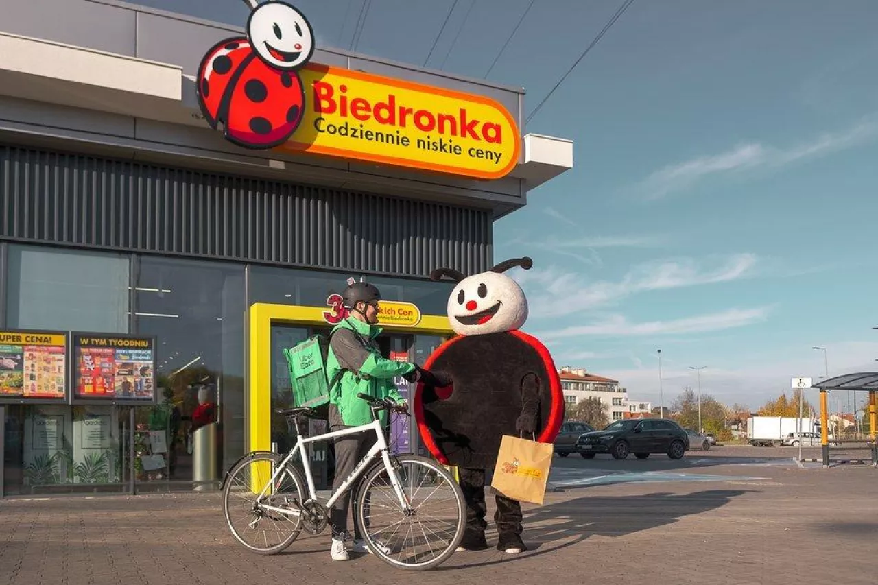 Biedronka nawiązała współpracę z Uber Eats (fot. mat. prasowe)