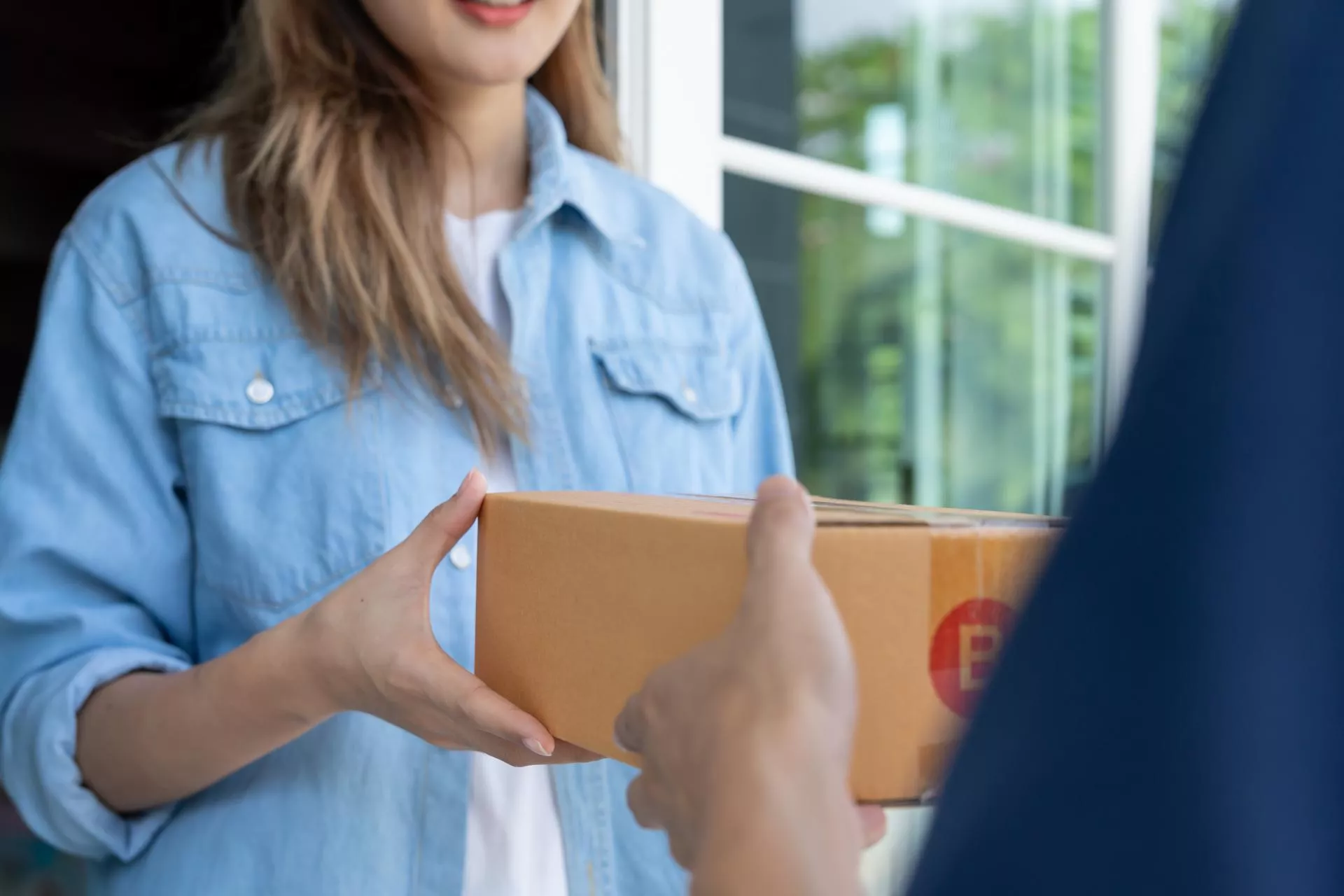 PIP robi nalot na firmy kurierskie. Inspektorzy przyjrzą się pracy kurierów w Wigilię