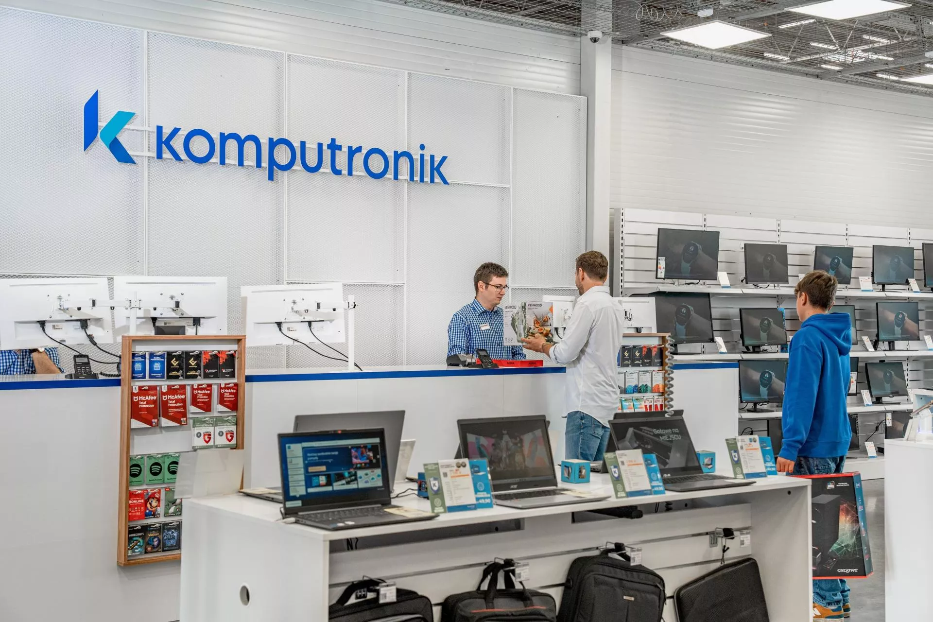 Komputronik poprawia wyniki i odbudowuje rentowność. Firma wychodzi na prostą?