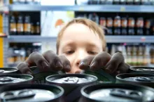 Co trzeci nastolatek deklaruje, że pije napoje energetyczne (fot. Shutterstock)